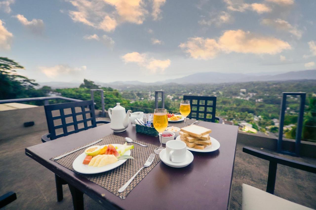 Hotel The Hills By Blue Fox à Kandy Extérieur photo