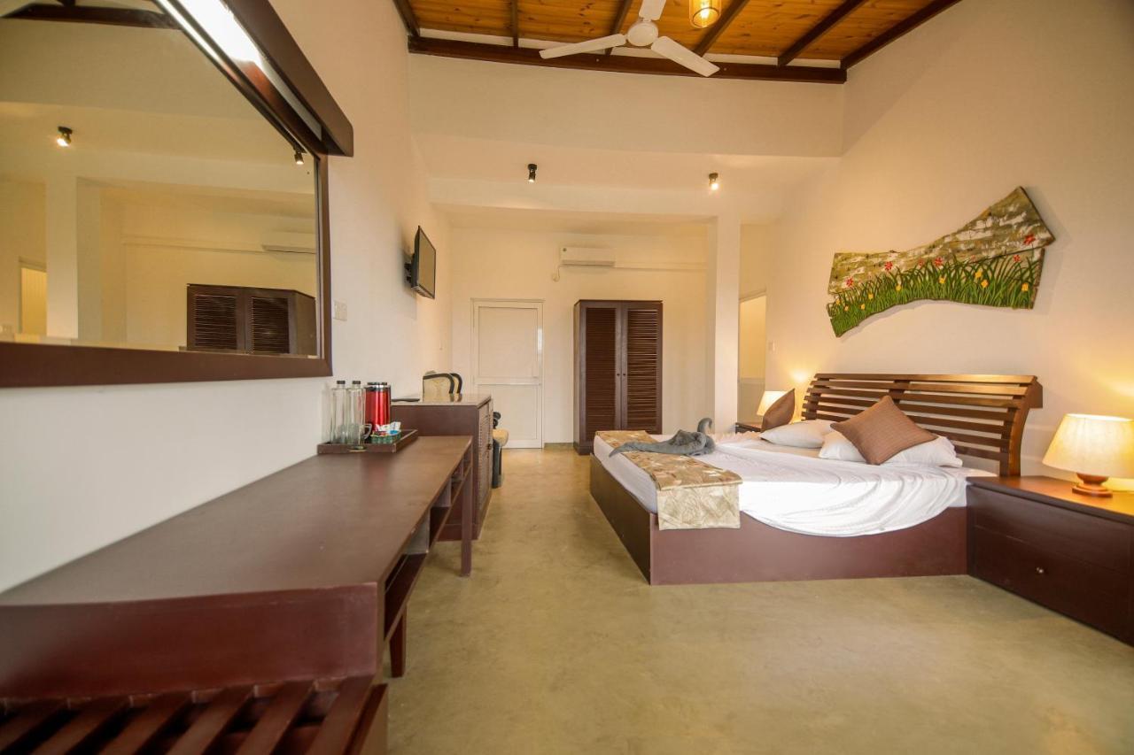 Hotel The Hills By Blue Fox à Kandy Extérieur photo