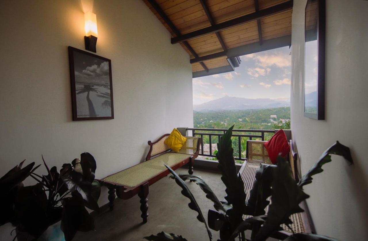 Hotel The Hills By Blue Fox à Kandy Extérieur photo